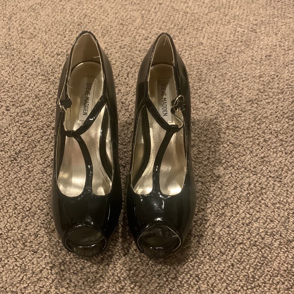 Steve Madden Shoes - Steve Madden T-strap Pumps